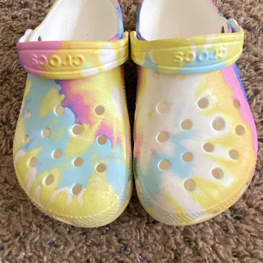 Girls crocs